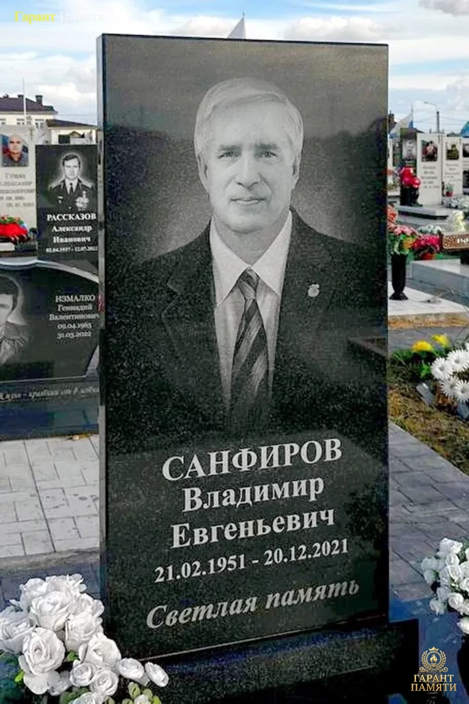 Памятник из гранита "Стандарт"